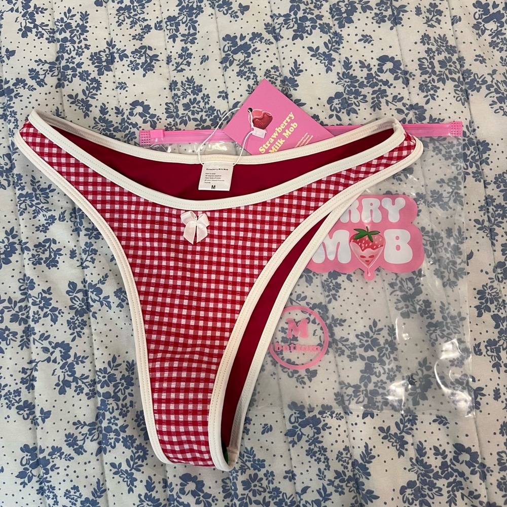 Strawberry Milk Mob - Ranch Water Bottom - Size M